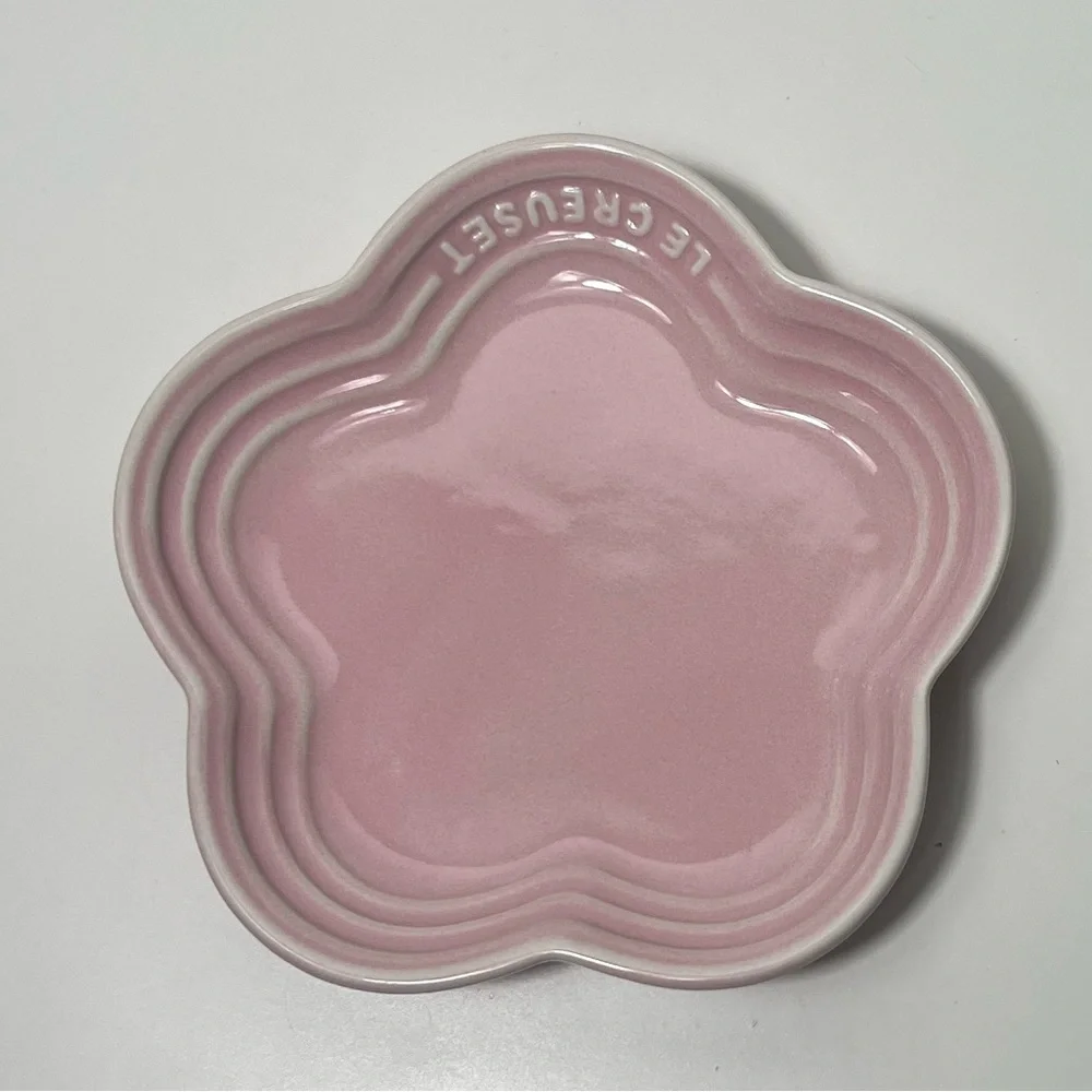Le Creuset Stoneware Flower Petal Scalloped Trinket Dish Plate Tray
